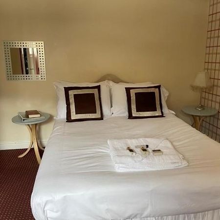 Bertie Pontypridd Hotel Trehafod Buitenkant foto