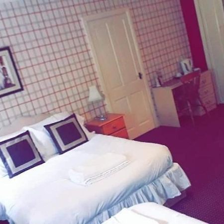 Bertie Pontypridd Hotel Trehafod Buitenkant foto